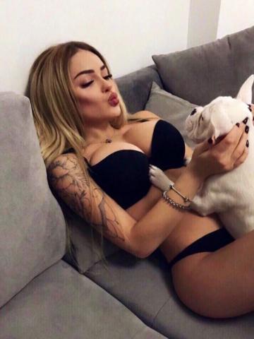 Шарлотта Очаровательная Брюнетка фото 3